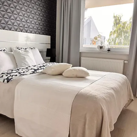 Centaur Apartment With Terrace Near Airport