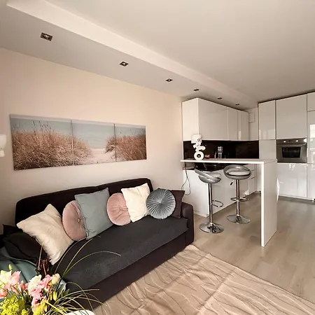 Centaur Apartment With Terrace Near Airport Apartment
