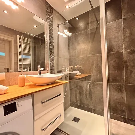 Centaur Apartment With Terrace Near Airport Apartment *